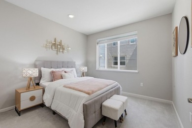 Located on a picturesque tree-lined street of Communication - photo 17