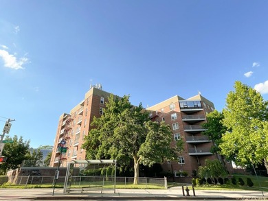 Bright and well-maintained 1-bedroom unit located on the second - photo 18