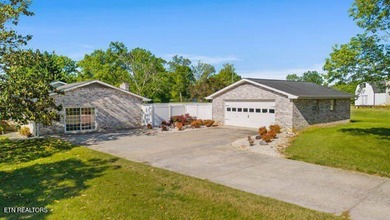 Motivated Sellers! This one has it all! Offering a rarely found - photo 3