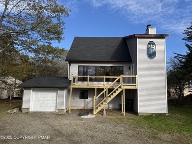 Lake Carobeth Home For Sale in Tobyhanna Pennsylvania