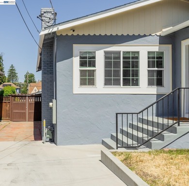 Welcome to this beautifully reimagined 1921 California bungalow - photo 3