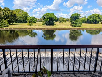 BACK ON THE MARKET! Spacious centrally located townhome in the - photo 19