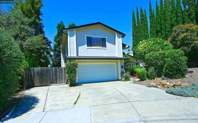 Nestled at the end of a court, this fabulous 4-bedroom, 2 - photo 2