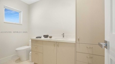 Welcome to an exceptional 5-acre private retreat designed for - photo 22