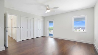 Welcome to an exceptional 5-acre private retreat designed for - photo 28