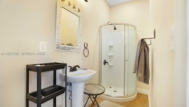 Welcome to an exceptional 5-acre private retreat designed for - photo 38
