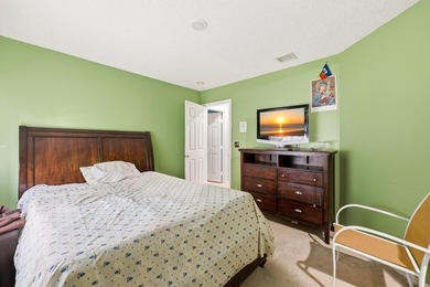 Welcome to this spacious five-bedroom, two-and-a-half-bath - photo 4