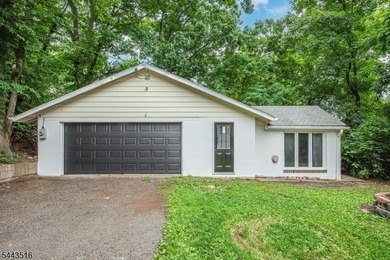 Move in ready opportunity! Refreshed and newly painted 4-bedroom - photo 2