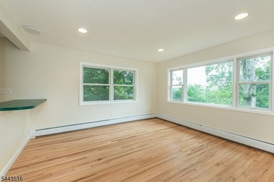 Move in ready opportunity! Refreshed and newly painted 4-bedroom - photo 4
