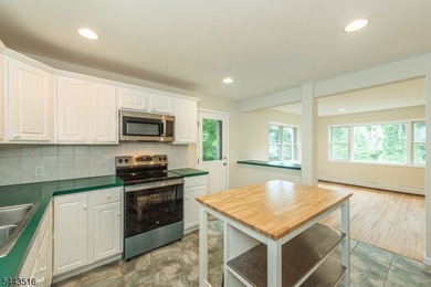 Move in ready opportunity! Refreshed and newly painted 4-bedroom - photo 7