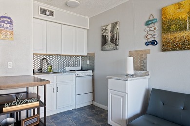 Fully furnished 1-bedroom, 1-bath beachfront condo located in - photo 20