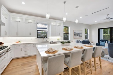 GRAND NEW! This beautiful estate has it all. Features an amazing - photo 10