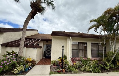 Welcome to this well-maintained 2-bedroom, 2-bath villa located - photo 1