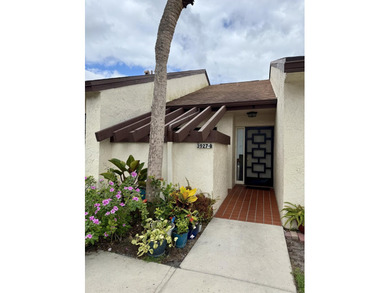 Welcome to this well-maintained 2-bedroom, 2-bath villa located - photo 2