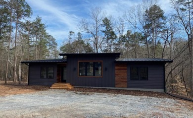 Lake Home Sale Pending in Lavonia, Georgia