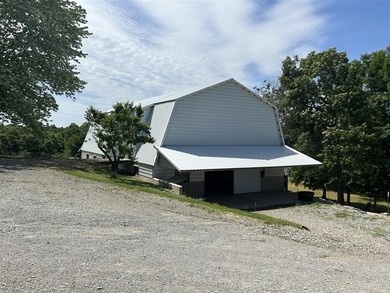 Want a place in the country? Look no further. This homestead - photo 45