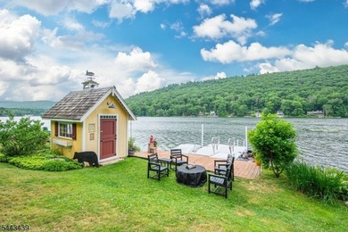 Wake up to beautiful lake views in this well-maintained - photo 2