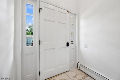 Welcome home to this beautifully maintained 3-bedroom bi-level - photo 6