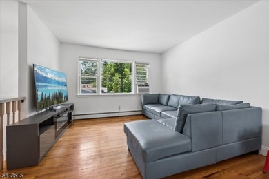 Welcome home to this beautifully maintained 3-bedroom bi-level - photo 9