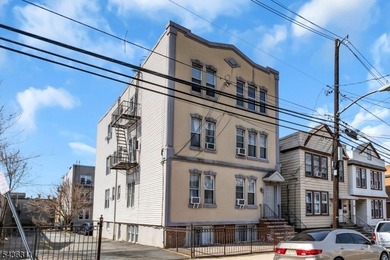 Beautifully maintained 2-bedroom, 1 full bath condo featuring - photo 2