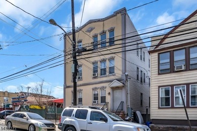 Beautifully maintained 2-bedroom, 1 full bath condo featuring - photo 3