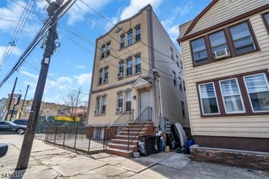 Beautifully maintained 2-bedroom, 1 full bath condo featuring - photo 4