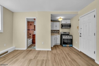 Beautifully maintained 2-bedroom, 1 full bath condo featuring - photo 6