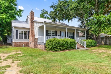 Gulf Front Oasis in Old Town Biloxi! Own a slice of paradise in - photo 2