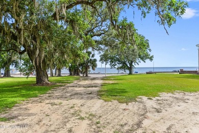 Gulf Front Oasis in Old Town Biloxi! Own a slice of paradise in - photo 3