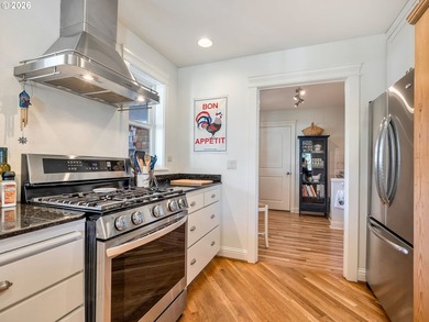 Well built and meticulously maintained, this exquisite Shamrock - photo 16