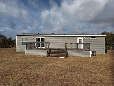 Welcome to peaceful country living with modern comfort! This - photo 3