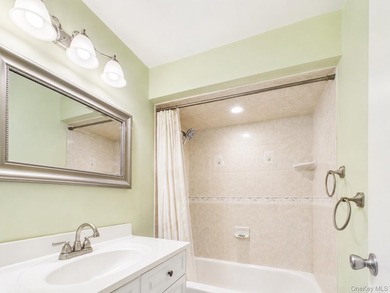 Welcome to 140 Regis Drive, a versatile Staten Island property - photo 23