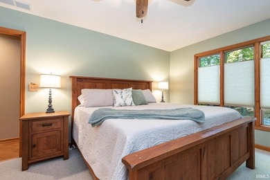 This stunning rustic-contemporary retreat sits on a private - photo 24