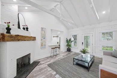 Nestled in the heart of sought-after Flamingo Park, this - photo 4