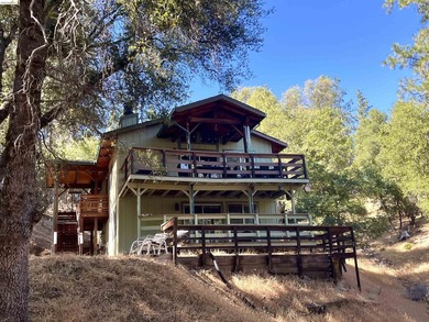 This Yosemite area home in the pines called 'Lil Oak Hill' is - photo 2