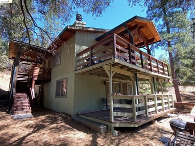 This Yosemite area home in the pines called 'Lil Oak Hill' is - photo 4