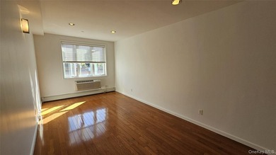 Welcome to this spacious 2-bedroom, 2 full bathroom condominium - photo 19