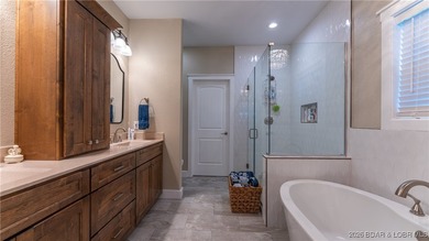 This gorgeous lakefront home truly has it all. Newly built in - photo 21
