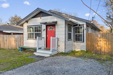 Newly remodeled and ideally located just minutes from the beach - photo 1