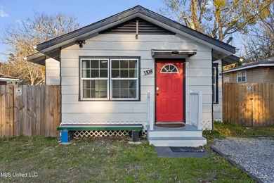 Newly remodeled and ideally located just minutes from the beach - photo 2