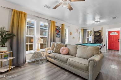 Newly remodeled and ideally located just minutes from the beach - photo 9
