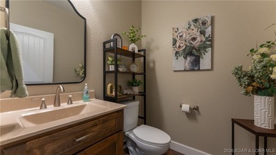 This gorgeous lakefront home truly has it all. Newly built in - photo 31