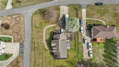 This expansive residence commands a desirable corner lot within - photo 36