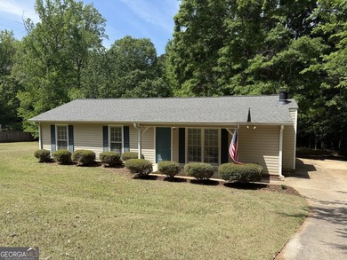Welcome home to this charming, single-level ranch in The - photo 2