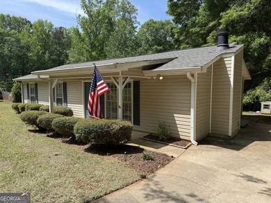 Welcome home to this charming, single-level ranch in The - photo 4
