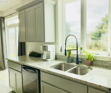 Turn-Key Coastal Retreat with Ocean Views & Privacy. Located - photo 9
