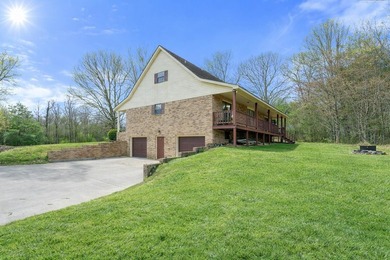 Situated on 4.06 acres in Bryant, Alabama, this Cape Cod-style - photo 4