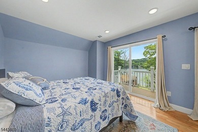 Built in 2024, this move-in ready home offers panoramic Lake - photo 9
