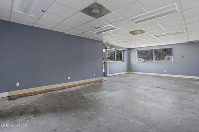 This versatile commercial investment property features multiple - photo 11