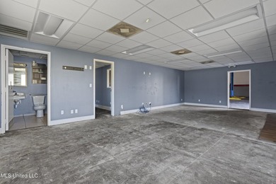This versatile commercial investment property features multiple - photo 12